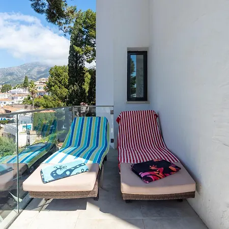 4 Bed Townhouse With Stunning View Будинок відпочинку Фуенхірола