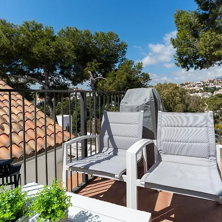 4 Bed Townhouse With Stunning View 度假居 丰希罗拉