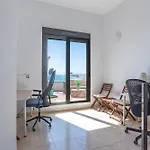 4 Bed Townhouse With Stunning View Дом отдыха Фуэнхирола