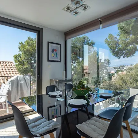 4 Bed Townhouse With Stunning View Дом отдыха Фуэнхирола
