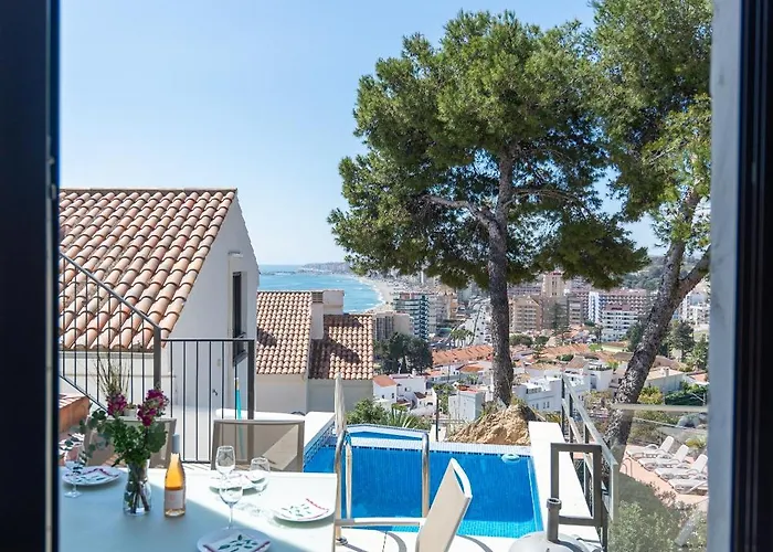 4 Bed Townhouse With Stunning View *